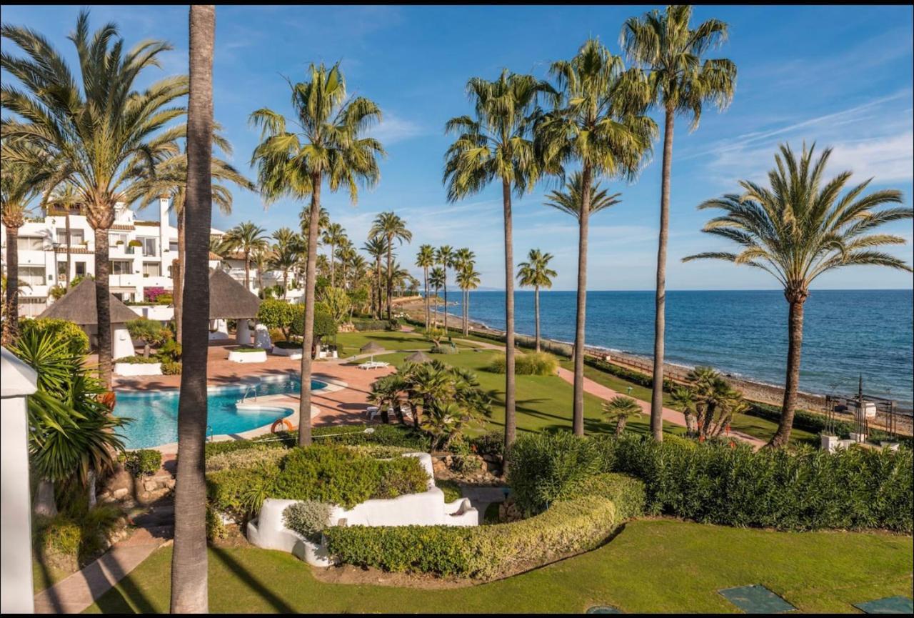 Alcazaba Beach Apartment エステポナ エクステリア 写真