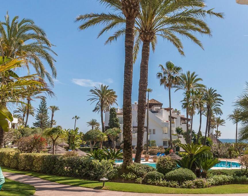 Alcazaba Beach Apartment エステポナ エクステリア 写真