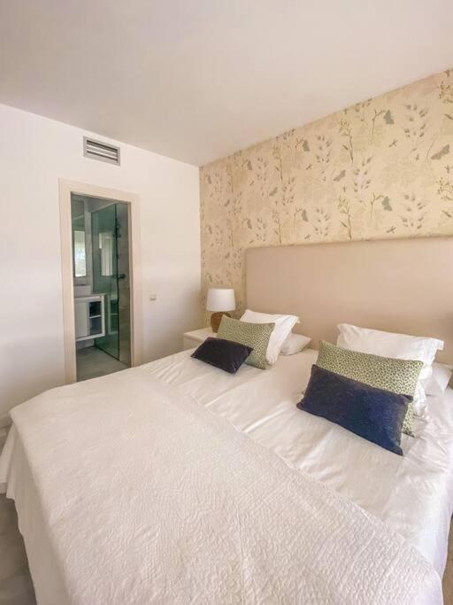 Alcazaba Beach Apartment エステポナ エクステリア 写真