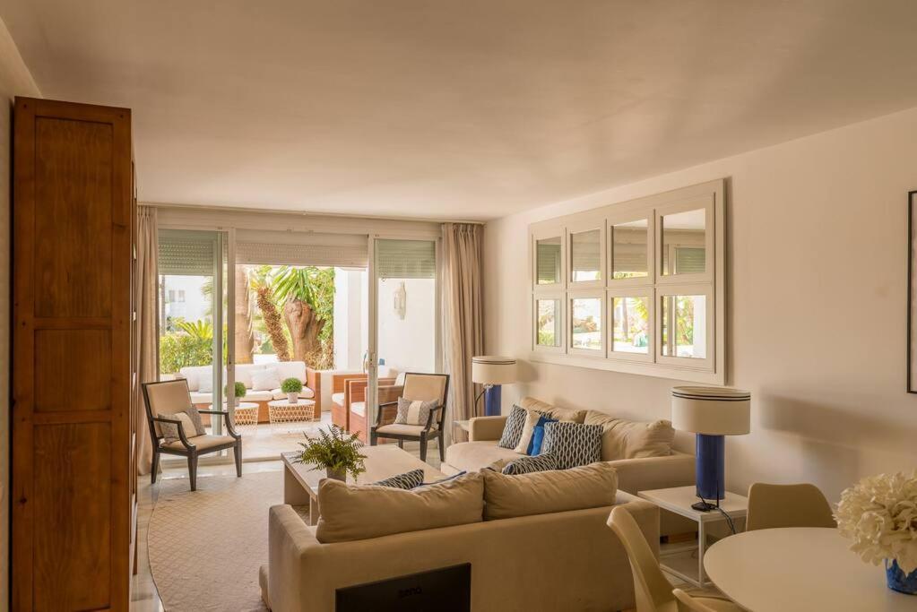 Alcazaba Beach Apartment エステポナ エクステリア 写真