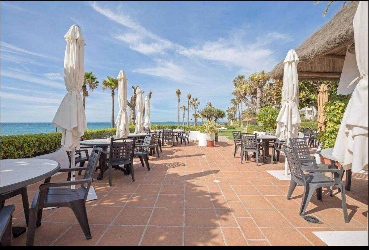 Alcazaba Beach Apartment エステポナ エクステリア 写真