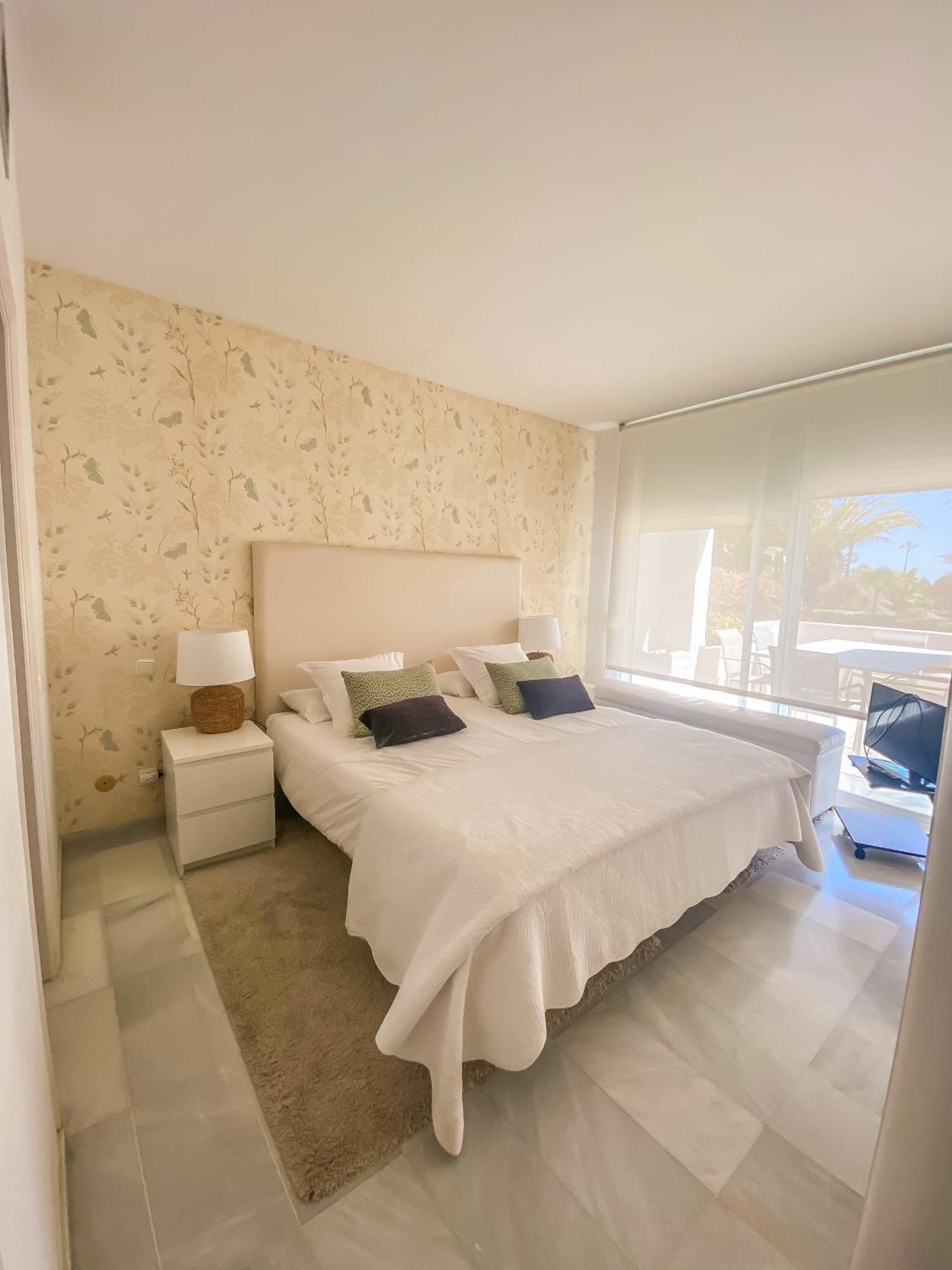 Alcazaba Beach Apartment エステポナ エクステリア 写真