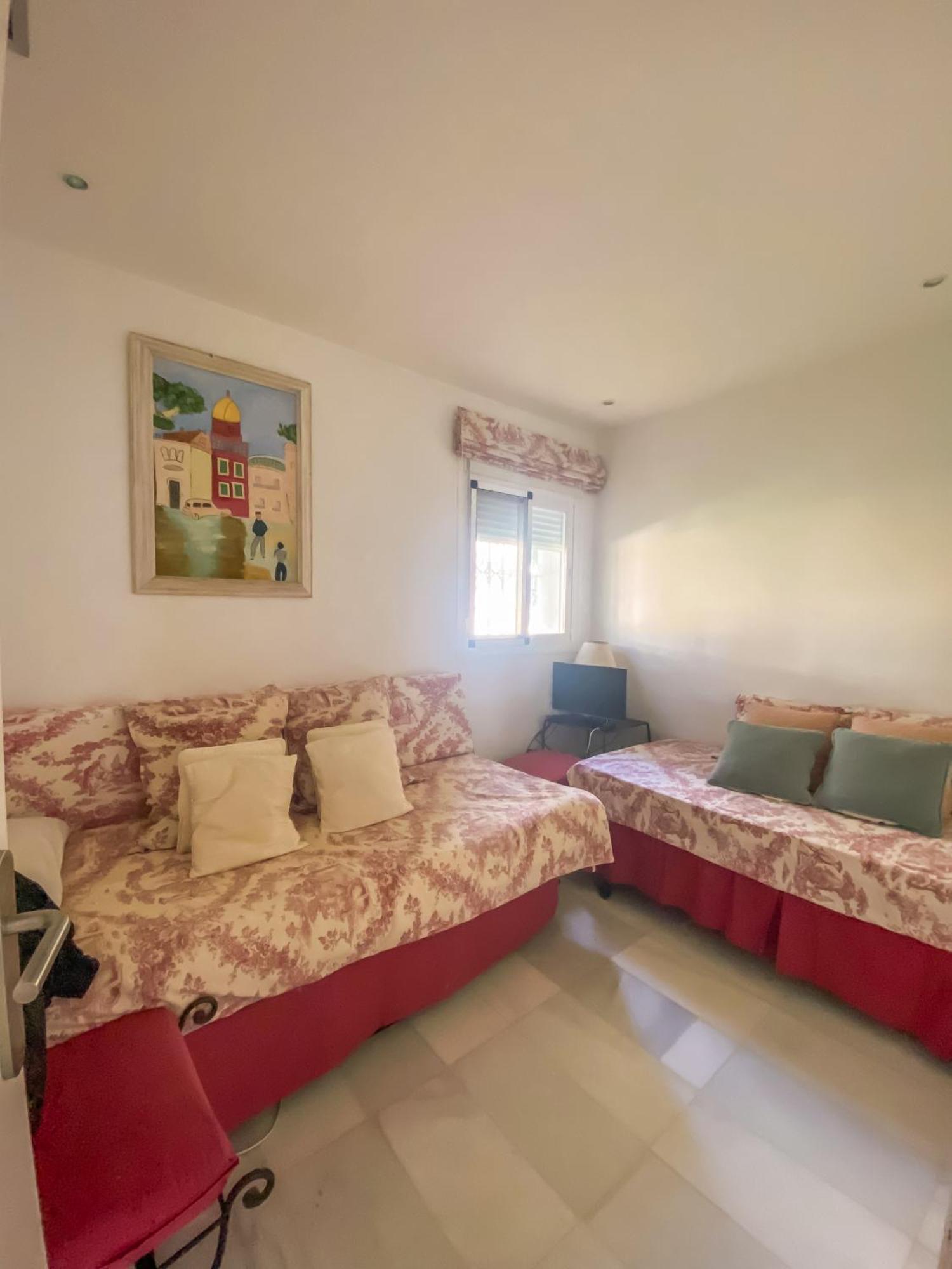 Alcazaba Beach Apartment エステポナ エクステリア 写真
