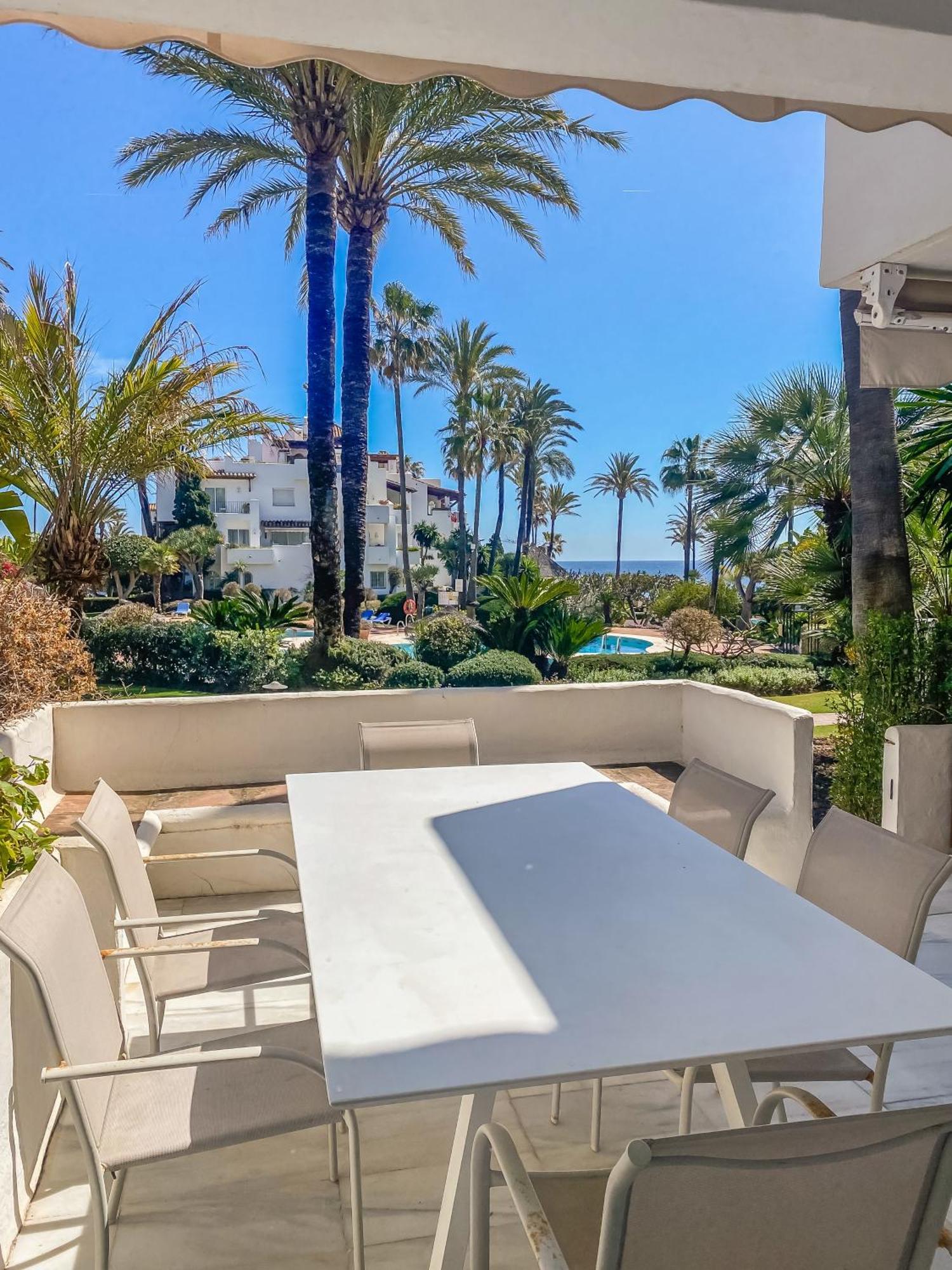 Alcazaba Beach Apartment エステポナ エクステリア 写真