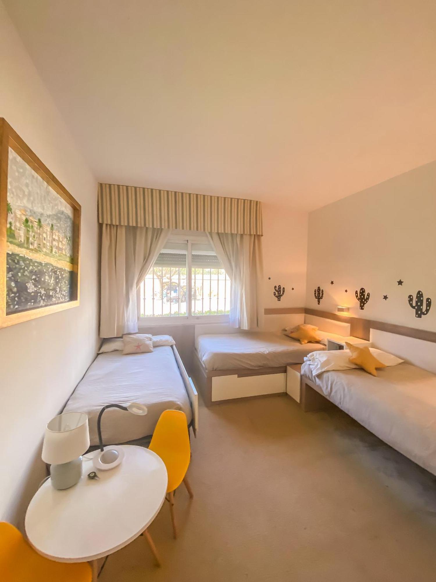 Alcazaba Beach Apartment エステポナ エクステリア 写真